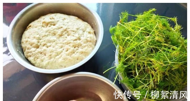 松软|表皮松软底部酥脆的水煎包，在家也能轻松做，老人孩子都爱吃！