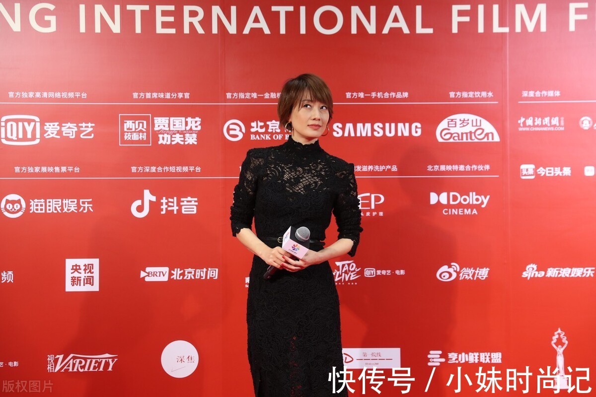 礼服|马伊琍穿衣越来越保守,开衩裙里面还要穿裤子,是对身材不自信吗