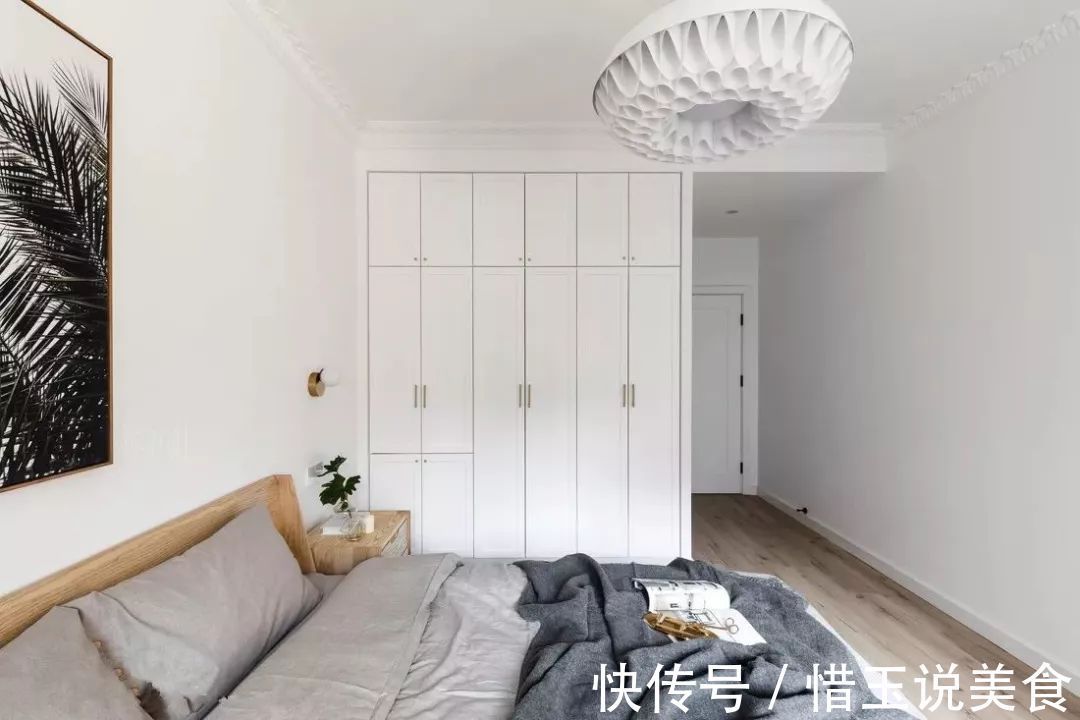 卧室内|还在买衣柜现在流行“挖墙”装衣橱!