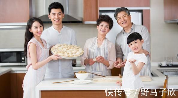 独立性|宝宝2岁前有这3种行为,说明孩子很聪明,家长可别轻易扼杀