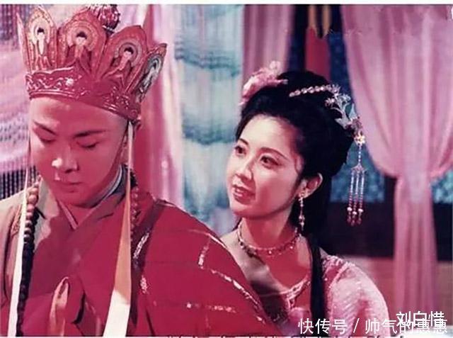 女儿国国王的一声御弟哥哥,令唐僧停了下马,却没有勇气回头