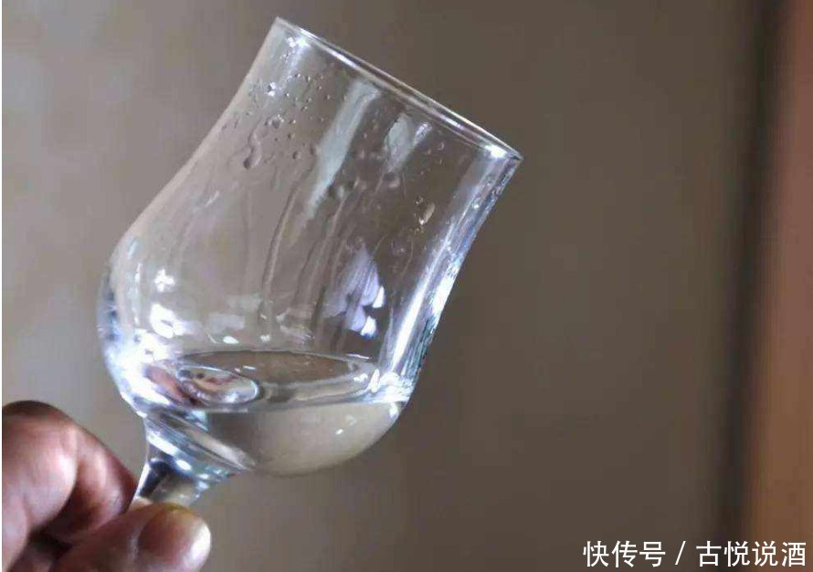 分辨|四大步骤!教你怎么分辨酱香型白酒的新酒和老酒