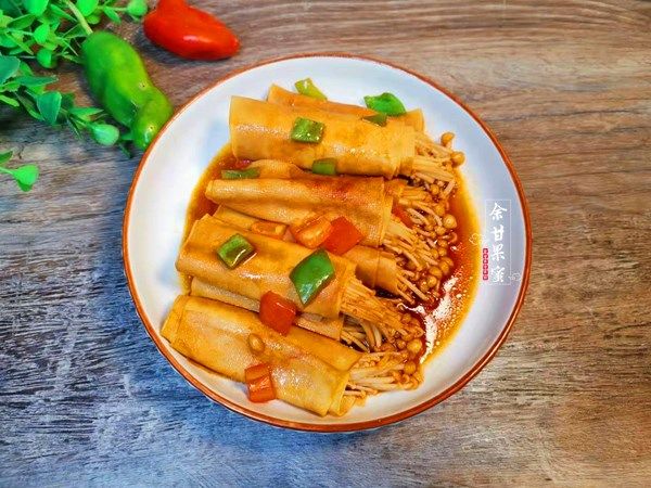  下饭|用这食材烧豆皮，比加肉还抢手，味美下饭，烧一烧上桌，光盘了