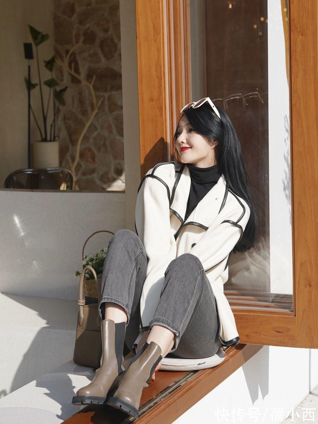 时髦精 中年女人少穿羽绒服了!今冬流行毛呢外套,搭配长裤、短裤特时髦