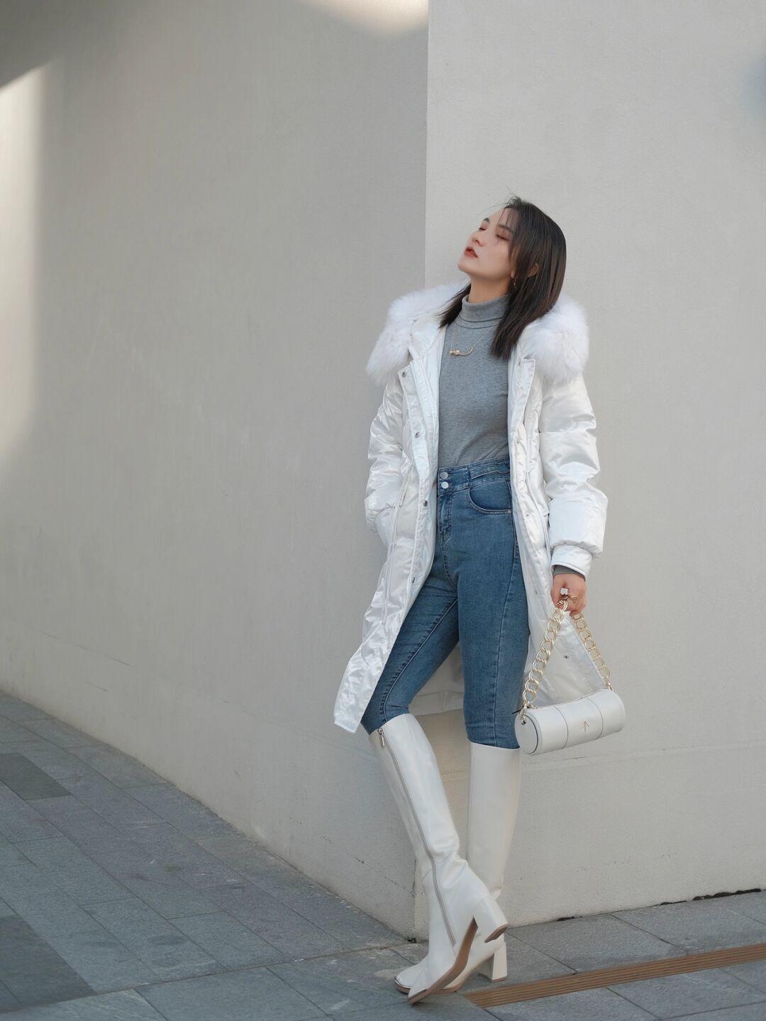 羽绒服|冬季的衣品很重要,借鉴4款实用的羽绒服,不费劲又优雅