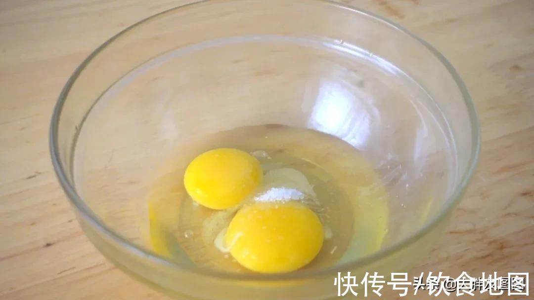 10分钟搞定热腾腾的早餐,不烤不蒸,软蓬的油墩子,上桌一秒光盘