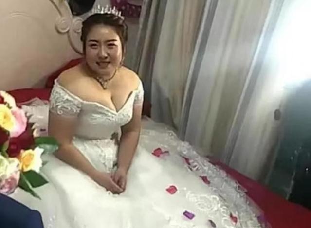 巨人新娘,以为是背影杀手,看到脸的那一刻,被震撼到了