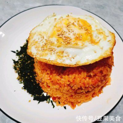 从小吃辣白菜炒饭长大的我，谁敢说我这做法不正宗