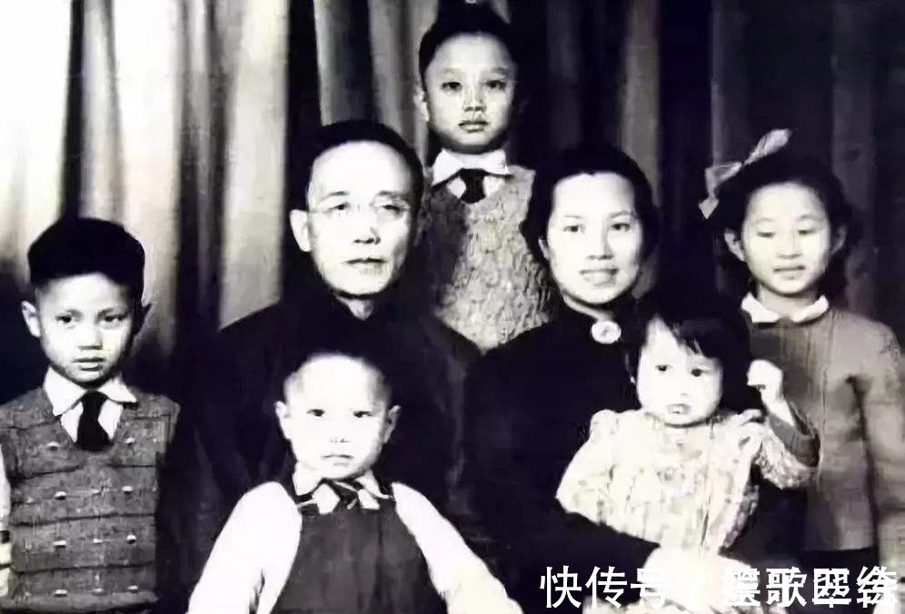 鲁迅@郭沫若四字骂鲁迅,鲁迅回复五字,意外道出了郭沫若的一生!