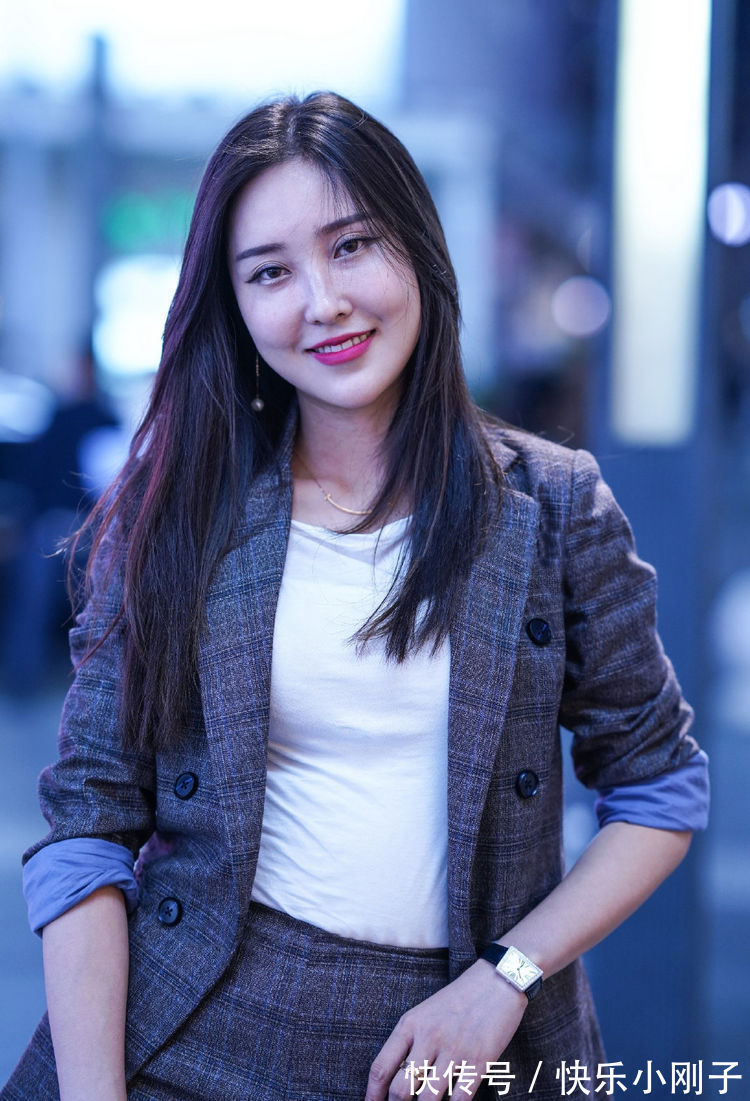 女生 时尚女生的美,总是那么的美丽又清新,呈现出时尚又摩登的气息