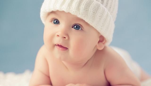 眼屎|宝宝的眼睛需要温柔对待,关于新生儿眼部护理,妈妈要注意哪些