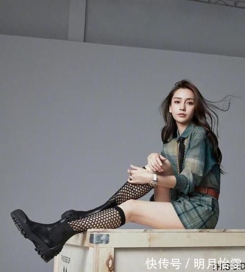 长短靴|美女姐姐穿牛仔复古套装,自带港风气息,凸显曲线的存在