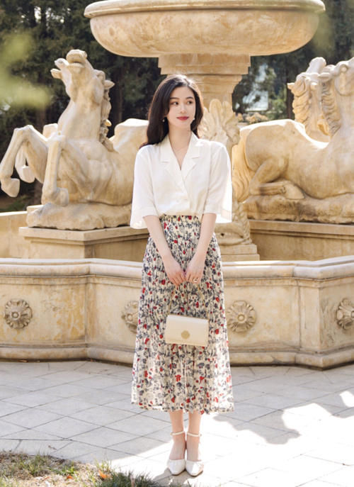 今年碎花裙这样穿，优雅显气质，开启一整个春天的浪漫