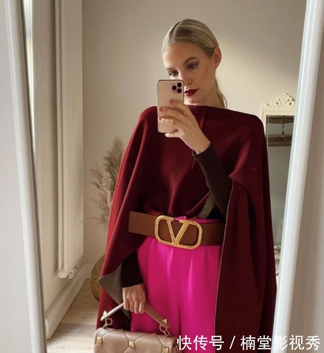 valentino 偷师INS网红的时髦拍照秘诀,原来是因为背了这只包!
