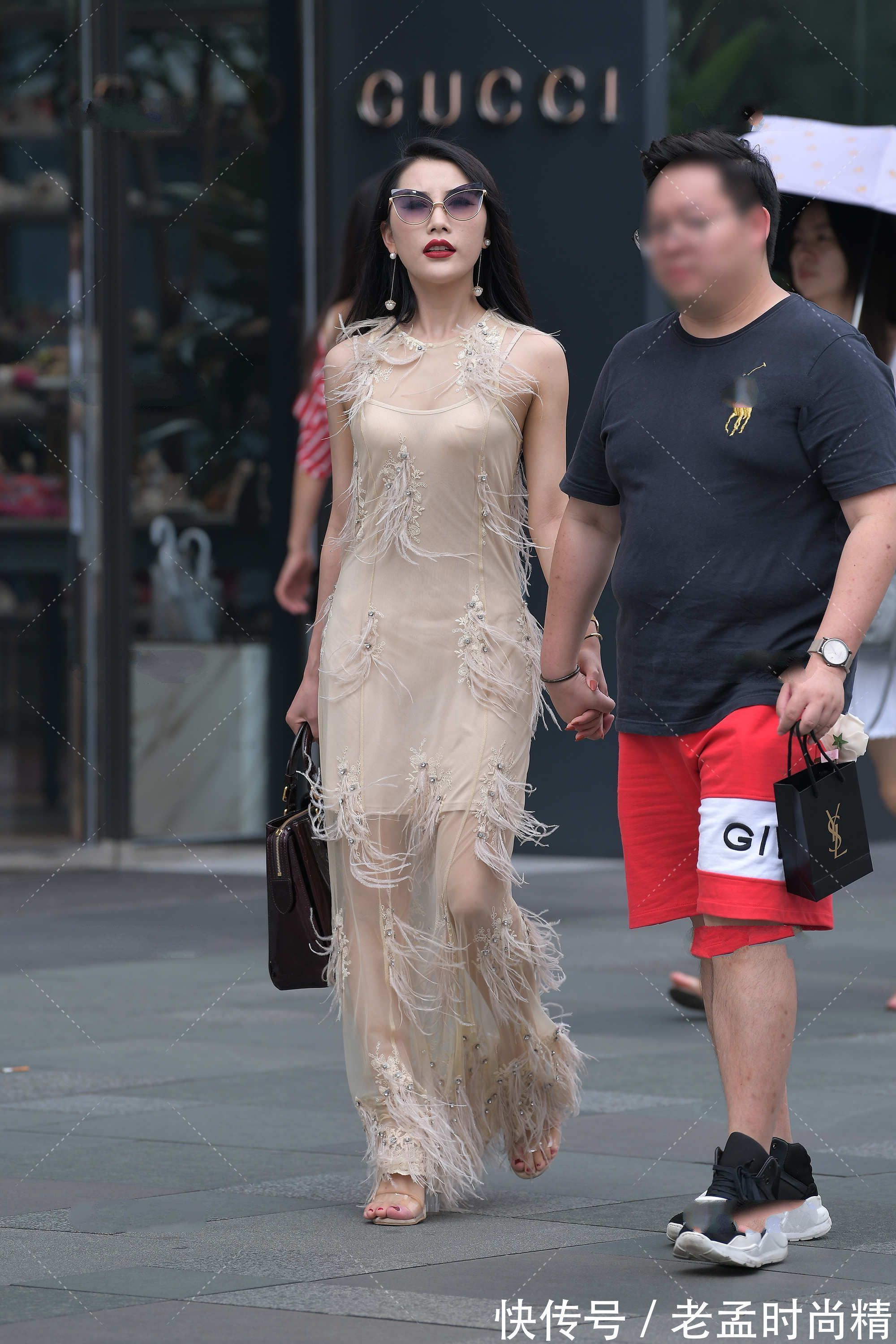 礼服|嫩粉色修身长裙, 利用羽毛打造流苏质感, 仙气飘飘, 满满的高级感