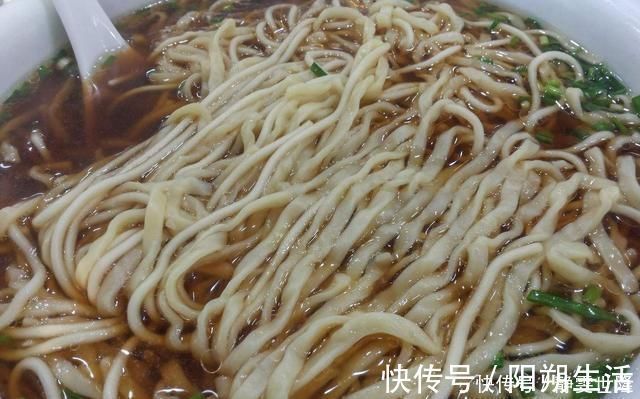 面饼|做手擀面时,不要直接和面,加入这两样,面条更筋道爽滑