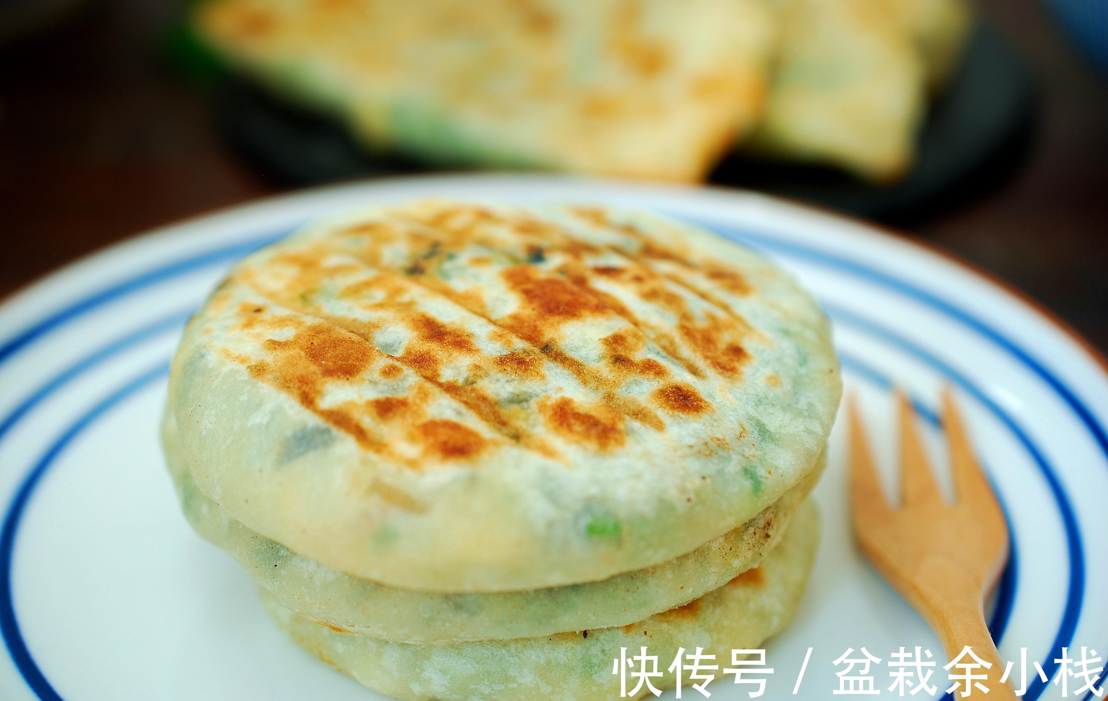 韭菜|这是婆婆烙的韭菜盒子，放了3天了还这么软，皮薄馅大，真香！