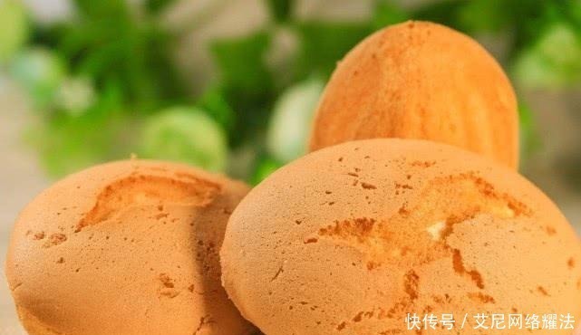 想吃鸡蛋糕不用买，自己在家就能做，简单3步，看一遍就能学会