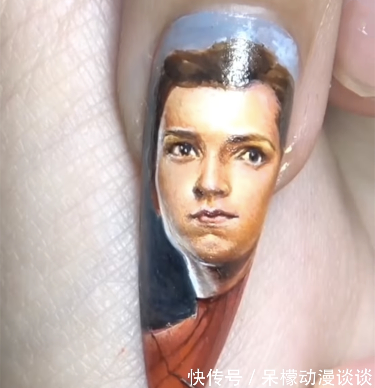 作画|在指甲上进行二次元创作,动漫的影响力已经影响到了美妆行业