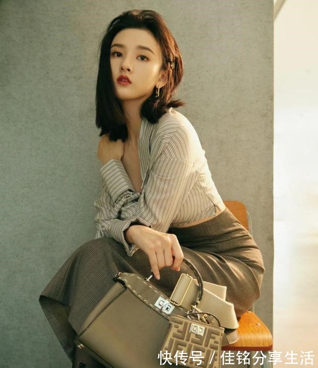 peekaboo 无论时尚圈的风怎么刮,Fendi这个包包都永不过时!