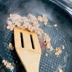 奶奶炖豆腐,加了四个鸡蛋用筷子一搅,出锅后孩子老公吵着要吃