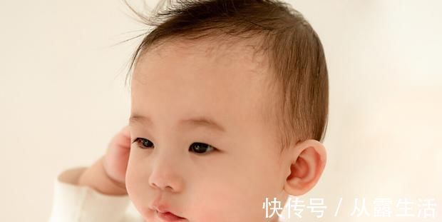 不适|为什么宝宝经常抓耳朵？原因和解决方法，新手父母要知道