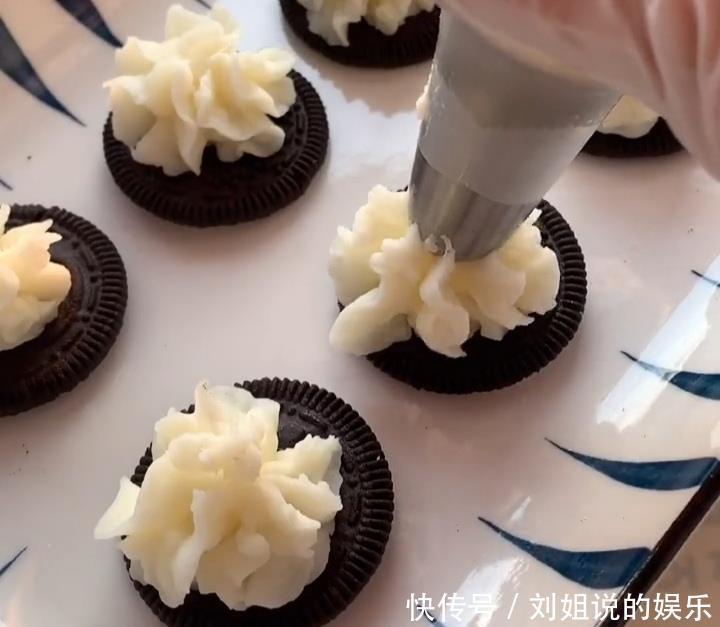 做一道漂亮小吃,口感奶香浓郁,比馒头简单,挑食的孩子也爱吃