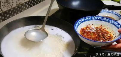 面条认真做,1周吃5次孩子都吃不够,8分钟就上桌,比牛肉面香