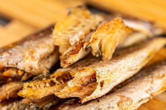 冬天，这鱼比带鱼好吃，这样做外酥里嫩不腥气，孩子爱吃不挑剔