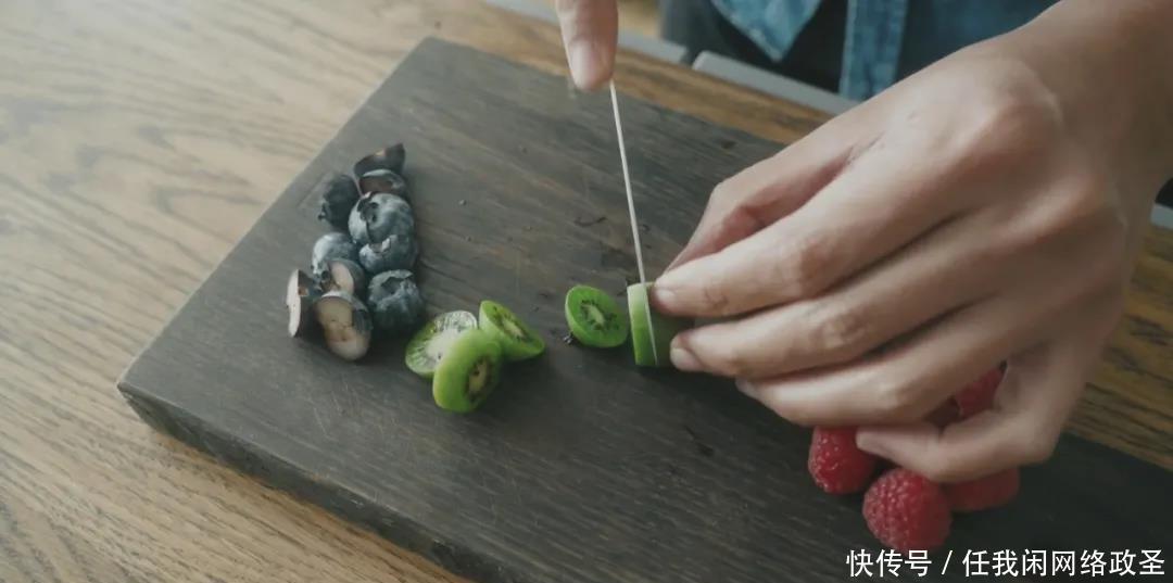 蛋糕|满满秋天的气息,要不试试制作一下橙子卷芝士蛋糕杯,美味又简单