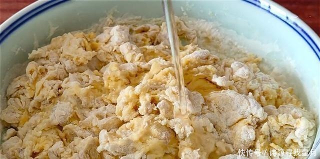 面片|玉米面这样做真好吃,一擀一煎,5分钟出锅,连吃一个月都不腻