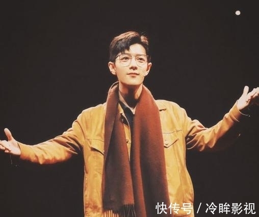 肖战《如梦之梦》北京首演,品牌商联合送花墙,业内人士现场观演