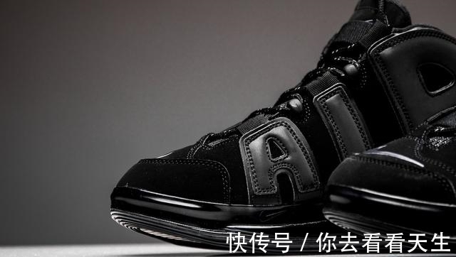 yeezy 一年 365 天都穿不腻的黑魂狂潮,黑的也太帅了