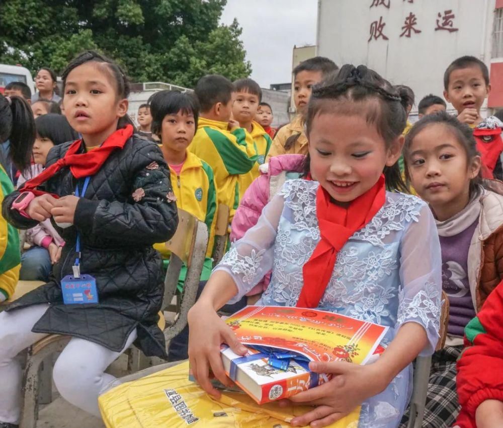 孩子|红色传奇进校园｜快来听听孩子口中的革命故事