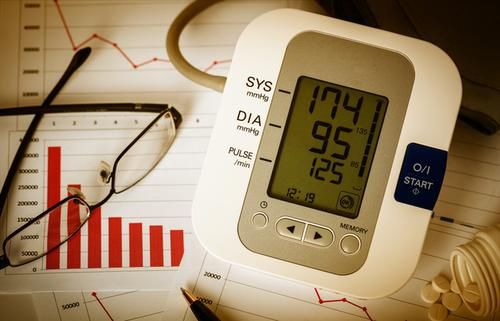 夏天|高血压患者夏天血压下降，要停药吗？看心血管专家怎么说