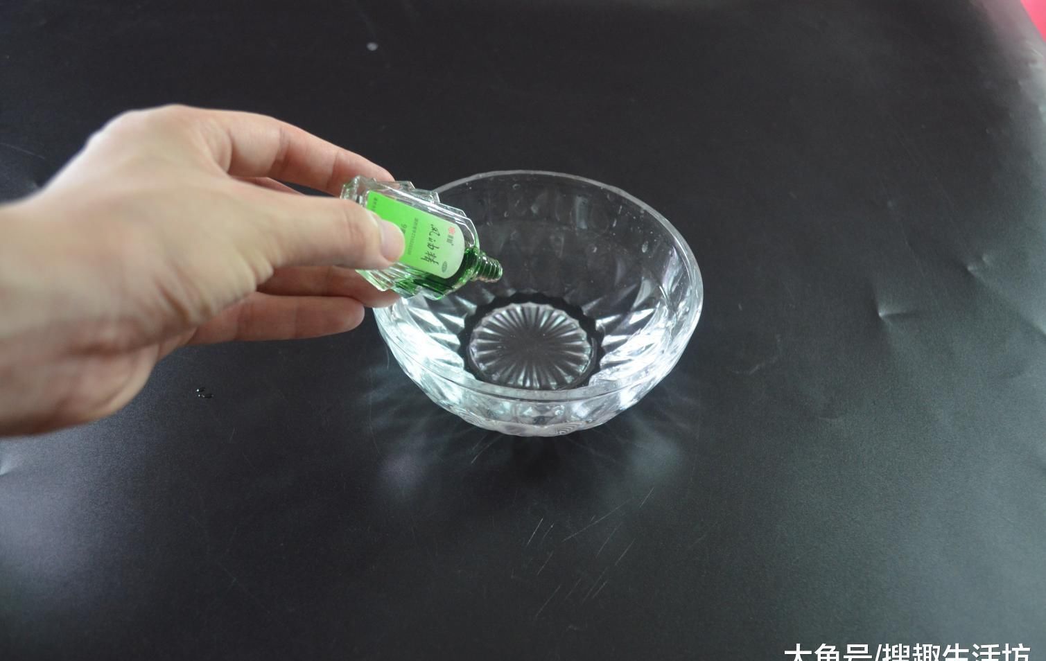  油精的混合|风油精滴到白醋里, 没想到还有这2大妙用, 看完您会感谢我的