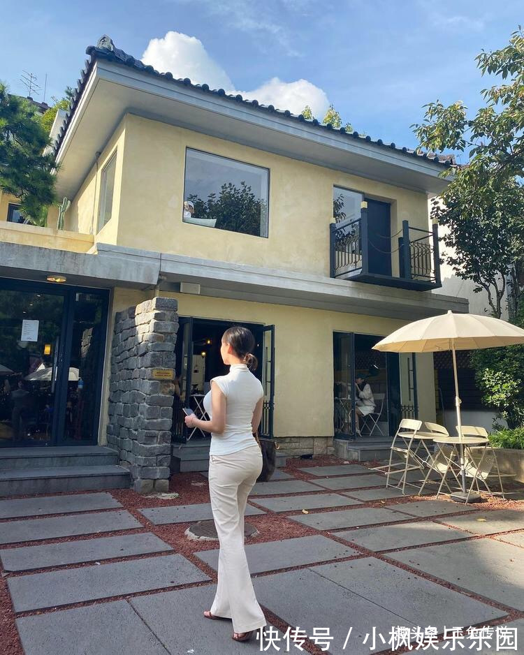 抽绳|辣妈穿抽绳款式连衣裙,身材太好凹凸有致,美貌不输少女