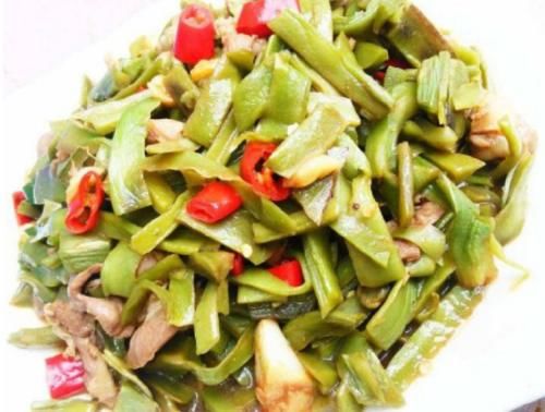 春天，吃鸡肉鸭肉不如吃这菜，简单炒一炒，清肠解油腻，肠道通畅了