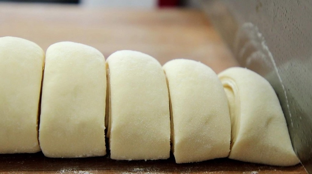 一碗面粉，一包牛奶，快速做出奶香盘阳饼，香甜松软，奶香四溢