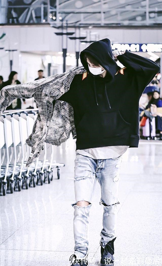 格纹衬衫|王一博的万有吸引力,越青春越破烂,“丐帮”造型成潮流范本!