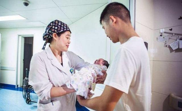 家长|宝爸给儿子取名“姜奈”,上户口时被打错,宝妈眼前一亮:不改了