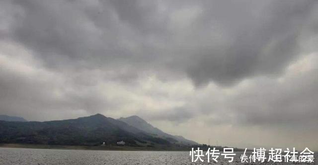 冬季钓鱼经验分享，出钓选择这3个时段，轻松告别不见鱼还冻成狗