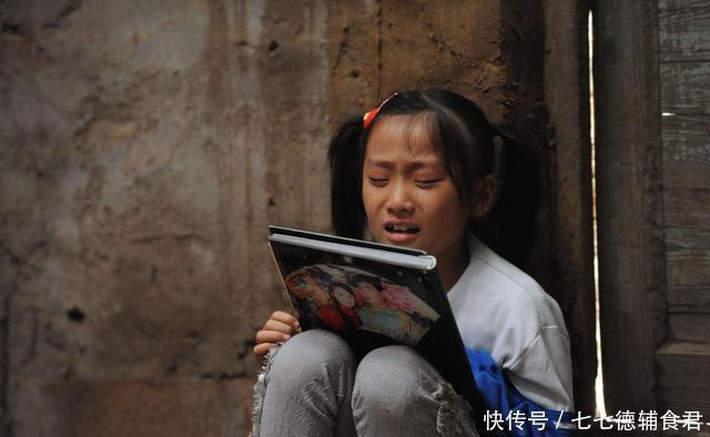 宝妈|“能让我尝一口吗”?7岁姐姐哭着求弟弟,可宝妈的举动太过分