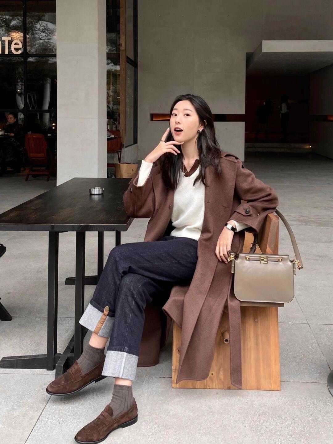 配饰 高级棕怎么穿更高级?看看这些搭配方式,经典时髦又显气质