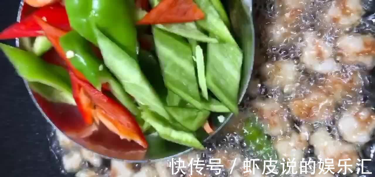 传统溜肉段的做法，外酥里嫩咸香适口，老幼妇孺皆被“通杀”