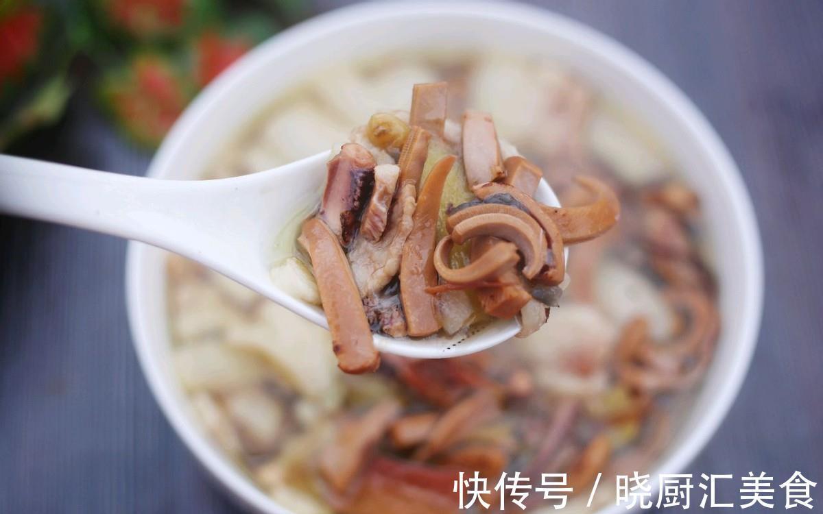 高压锅|鱿鱼和五花肉搭配做成汤,鲜美滋补又好喝,做一锅,全家都能喝