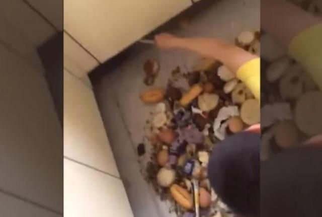 弟弟|弟弟发现哥哥的秘密，带着妈妈来探秘，网友童年完整了