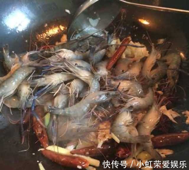 做法|油爆虾的做法，太好吃了，一口一口停不下来！