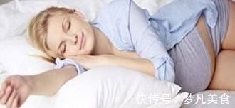 子宫|孕期平躺睡易导致胎儿缺氧、发育缓慢，睡姿不对，伤害胎儿健康