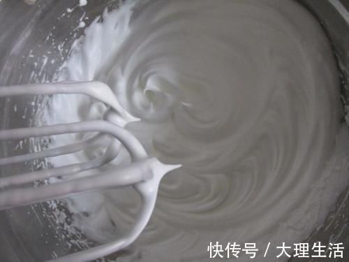 戚风蛋糕这样做，只要3步就做好，不萎缩细腻好吃似云朵，1学就会